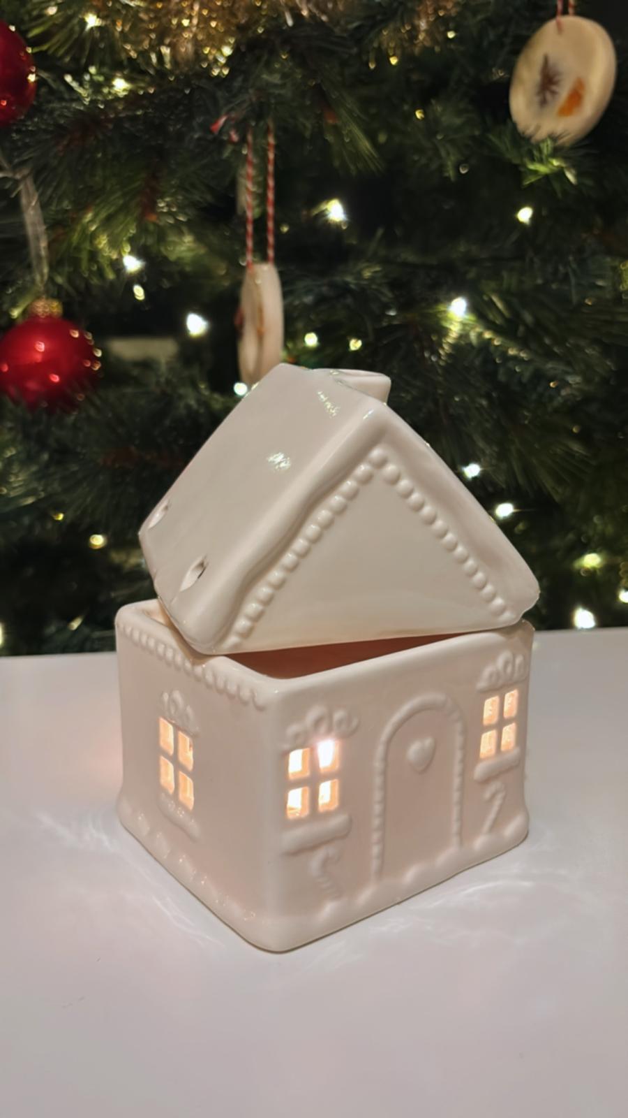 White Gingerbread Cottage Burner 🏡