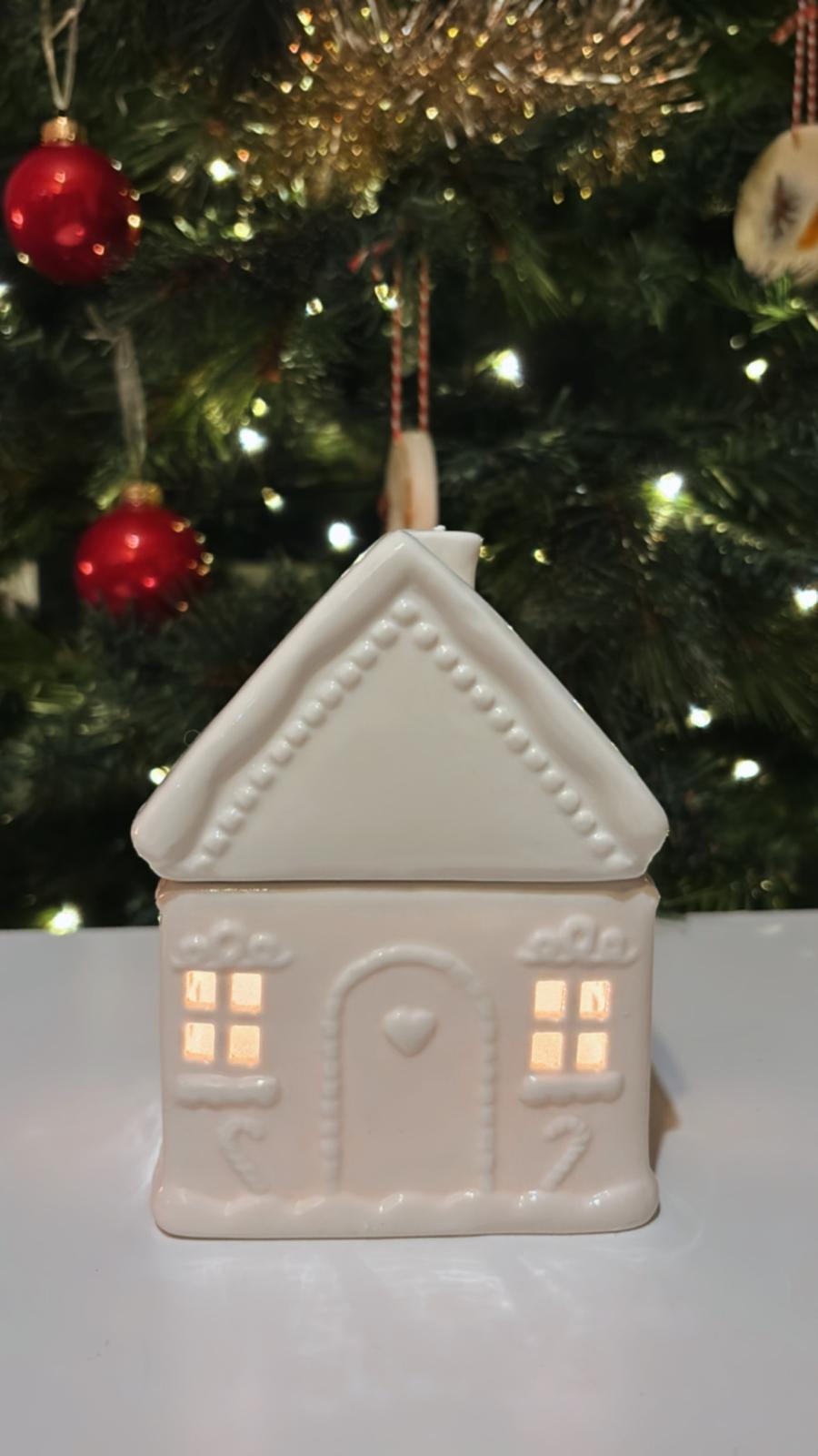 White Gingerbread Cottage Burner 🏡