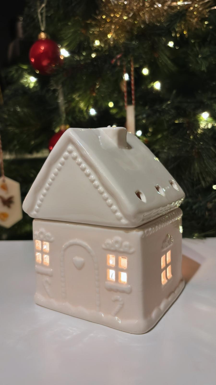 White Gingerbread Cottage Burner 🏡