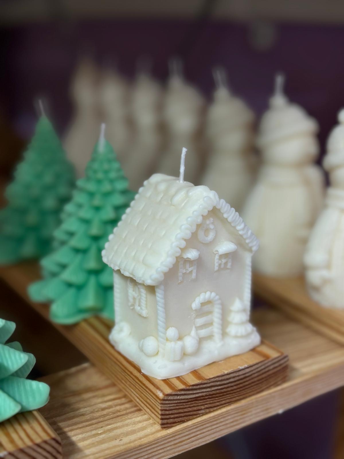 Christmas Cottage Candle🏡