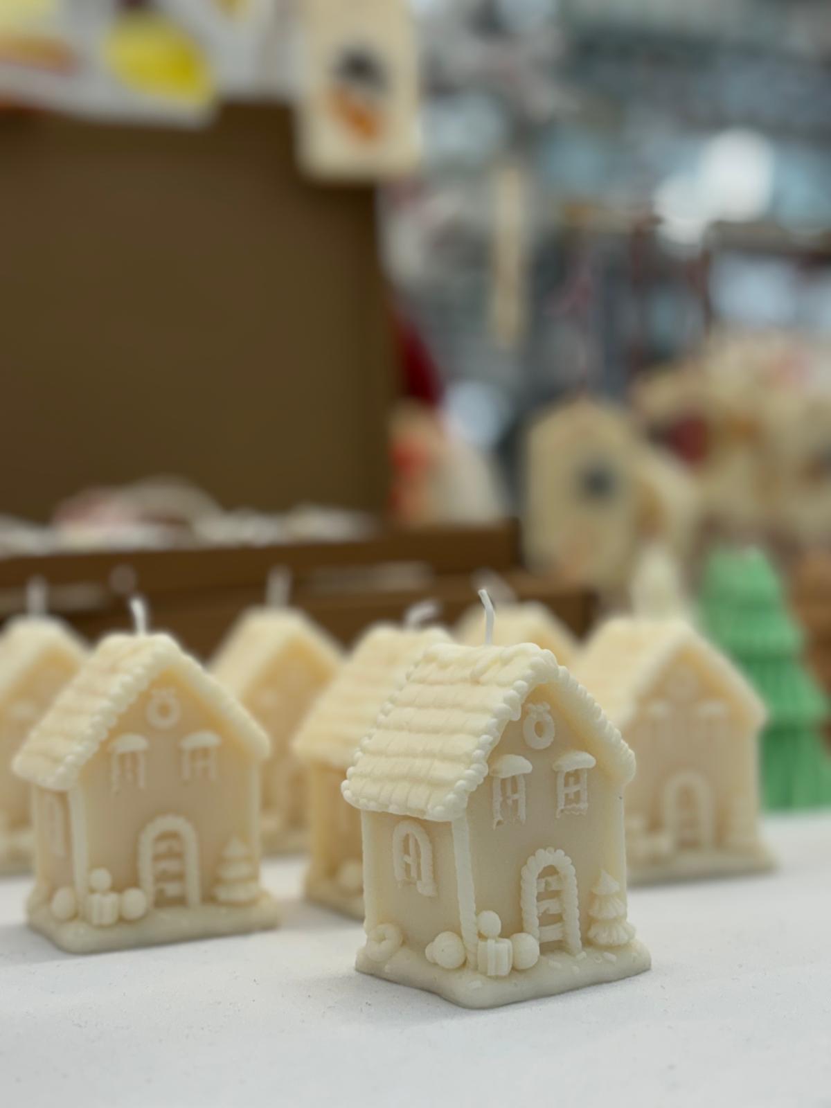 Christmas Cottage Candle🏡