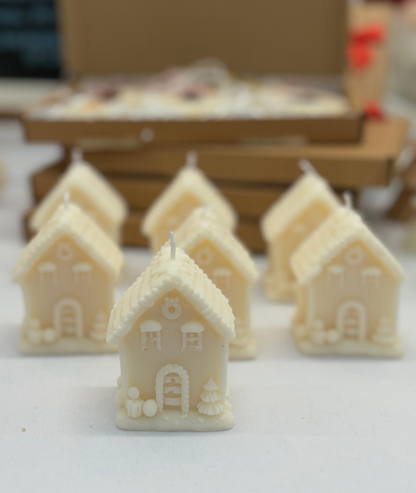 Christmas Cottage Candle🏡